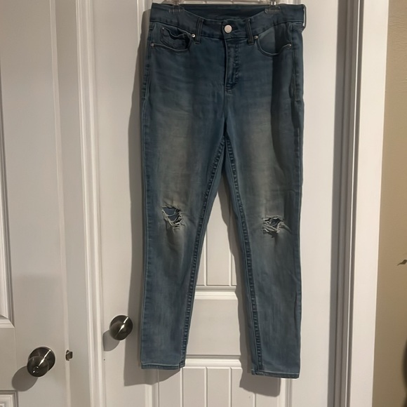 Seven7 jeans distressed and stretchy - Picture 4 of 8